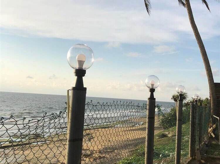 مبيت وإفطار C J Beach Resort