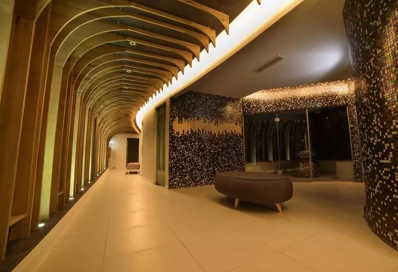 Hotelli Forest Retreat&spa