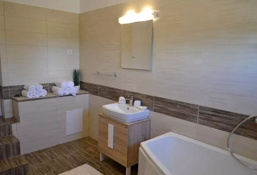 Hotelli Forest Retreat&spa