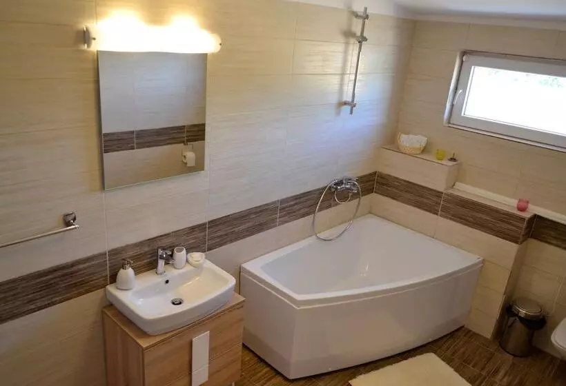 Hotelli Forest Retreat&spa