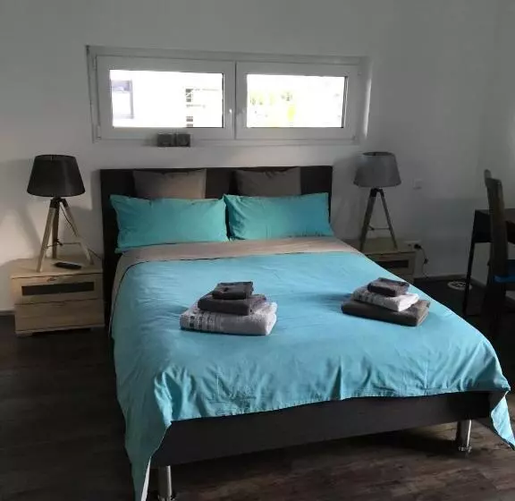 Majatalo Gutunterdachgebracht