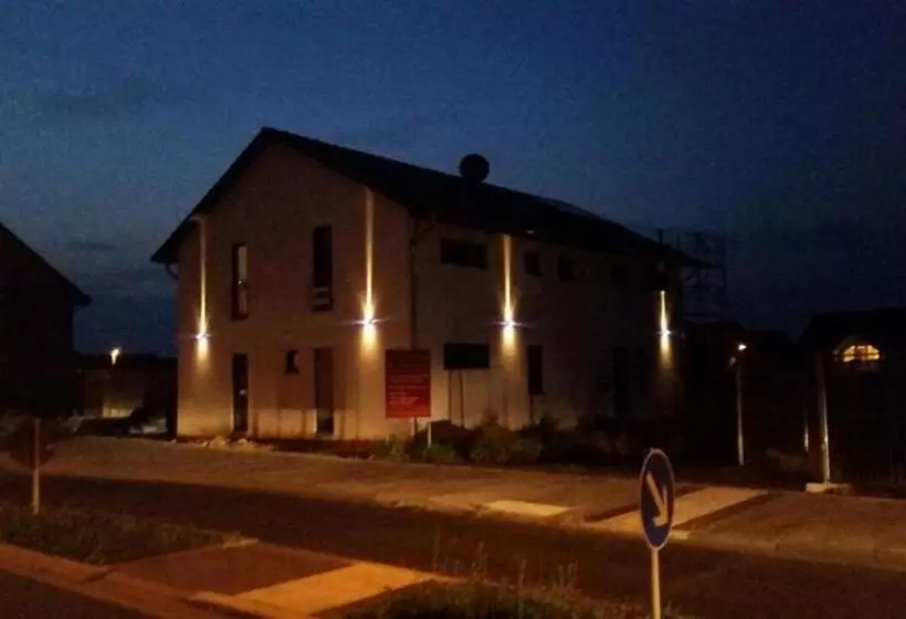 Majatalo Gutunterdachgebracht