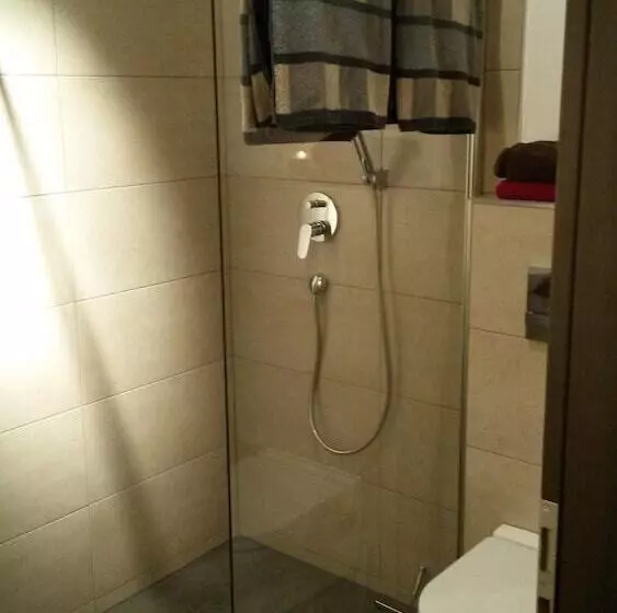 Majatalo Gutunterdachgebracht