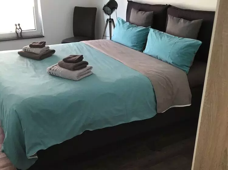 Majatalo Gutunterdachgebracht