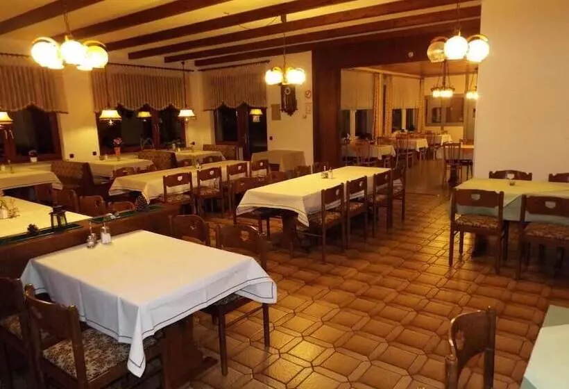 Retkeilymaja Garni Zum Reinhardswald