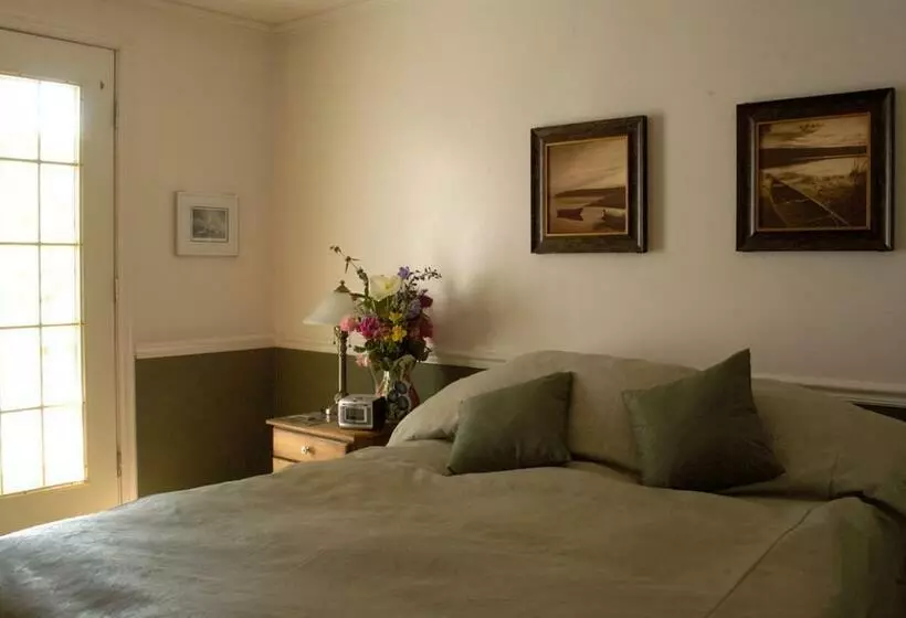 Retkeilymaja Heriot Bay Inn