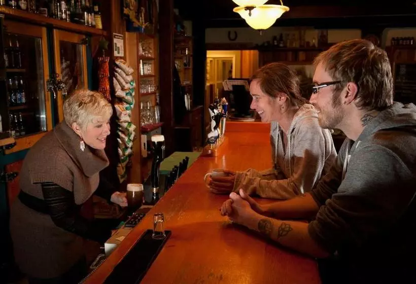 Retkeilymaja Heriot Bay Inn