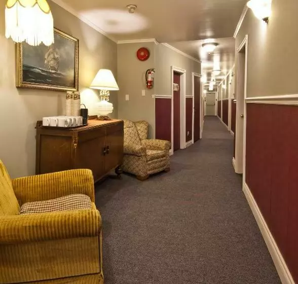 Retkeilymaja Heriot Bay Inn