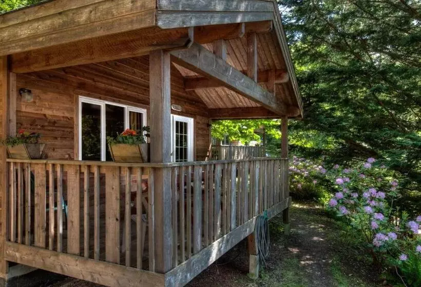 Retkeilymaja Heriot Bay Inn