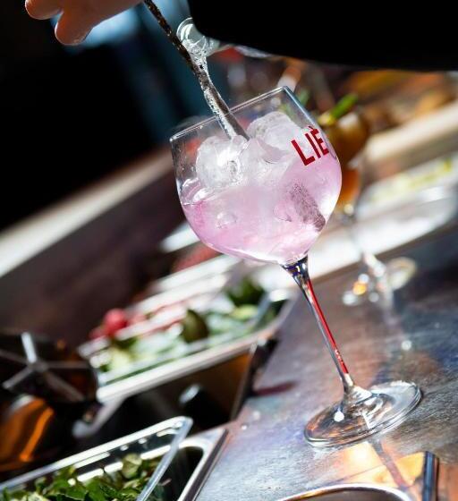 Отель Hôtel De La Tour