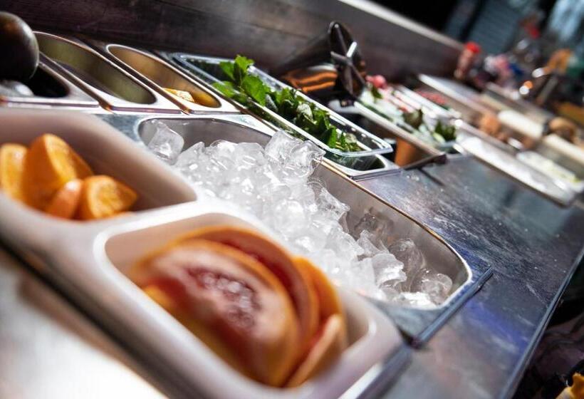 Отель Hôtel De La Tour