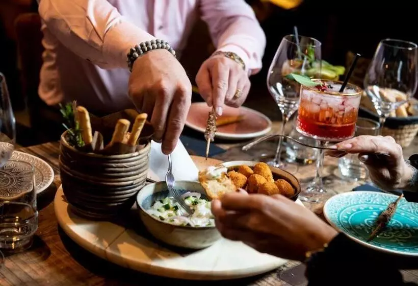 Hotelli Hôtel De La Tour