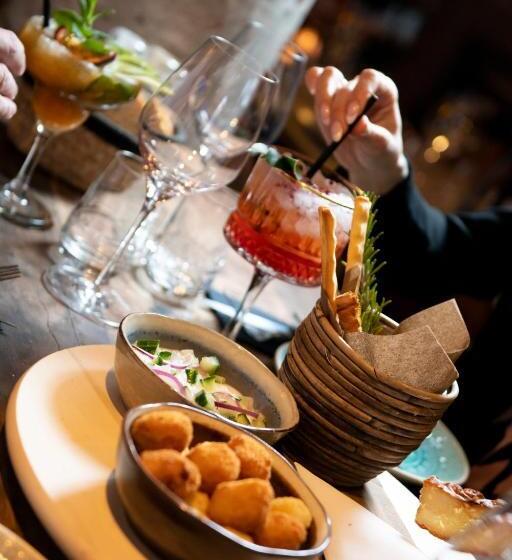 Отель Hôtel De La Tour