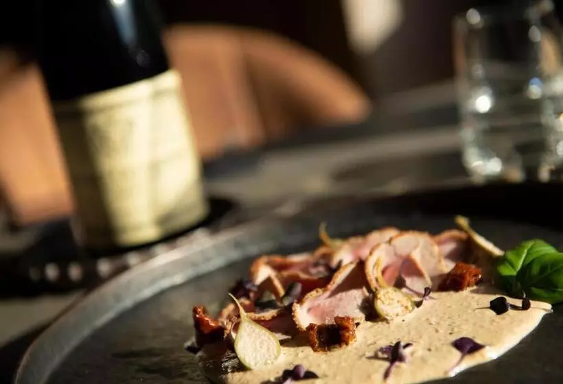 Hotelli Hôtel De La Tour