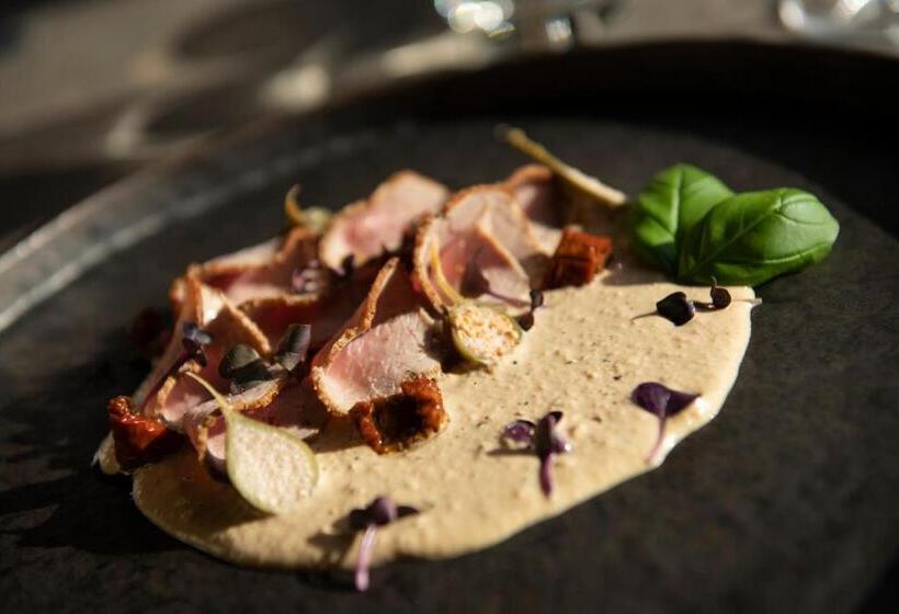 Отель Hôtel De La Tour