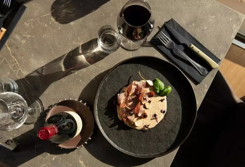 Hotelli Hôtel De La Tour