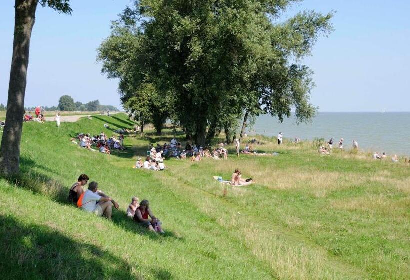 Отель Huisjes Oosterleek