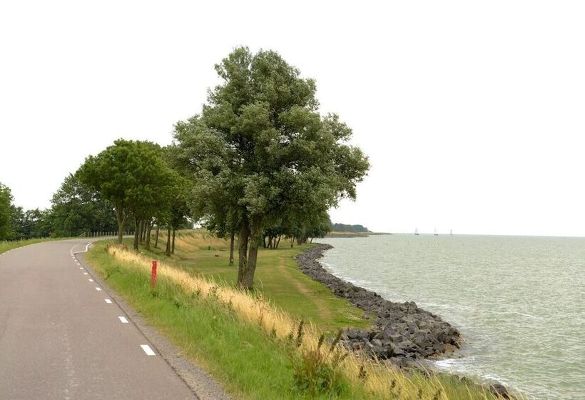 Отель Huisjes Oosterleek