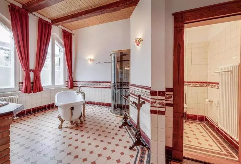 Hotelli Jagdschloss Waldsee