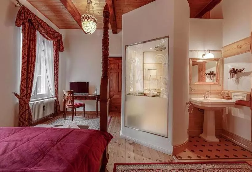 Hotelli Jagdschloss Waldsee