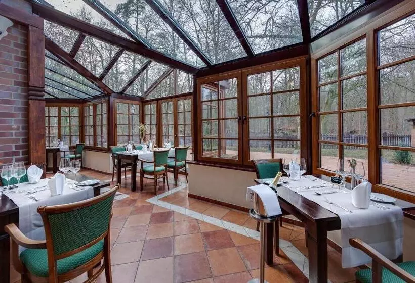 Hotelli Jagdschloss Waldsee