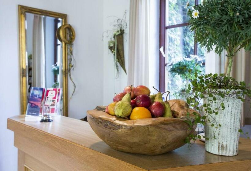 هتل Pension Waldblick Garni