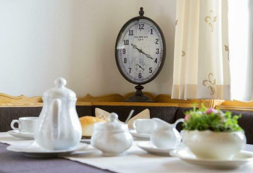 هتل Pension Waldblick Garni