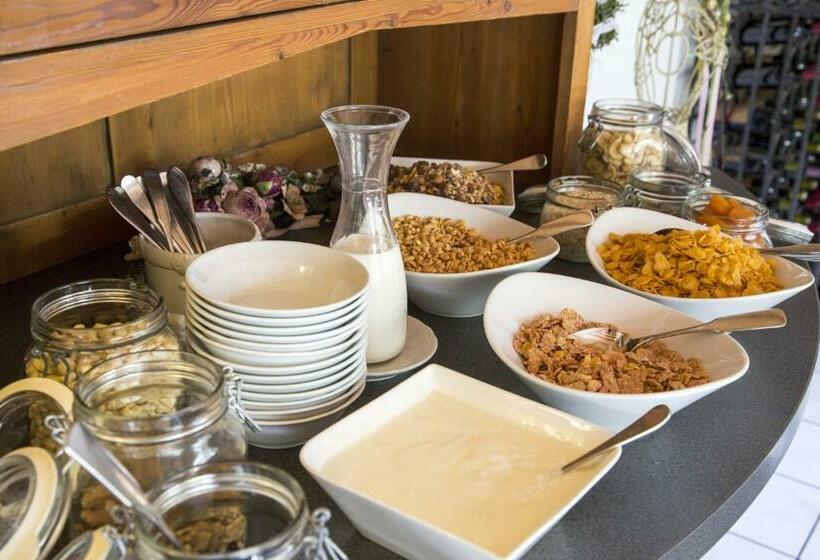 هتل Pension Waldblick Garni