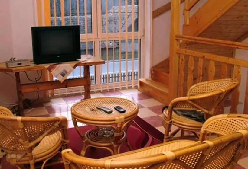 Motel Pod Stromíšom