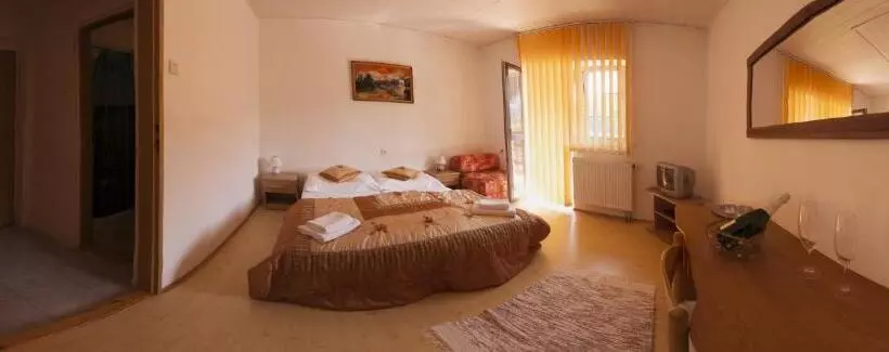 Motel Pod Stromíšom