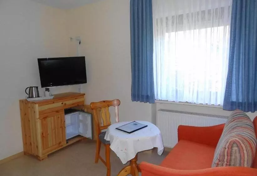 Majatalo Gasthof Zum Hohen Lohr