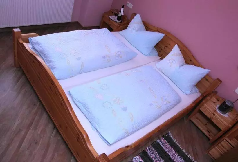 Majatalo Gasthof Zum Hohen Lohr