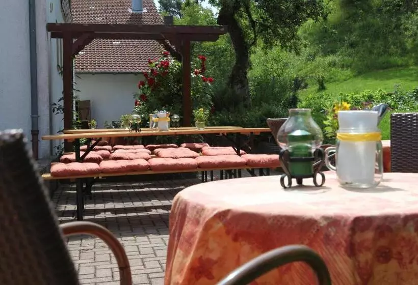 Majatalo Gasthof Zum Hohen Lohr