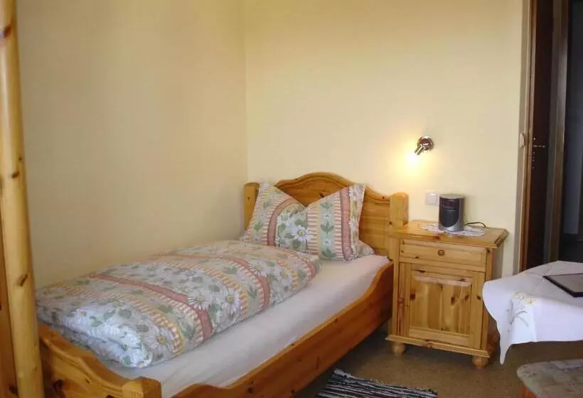 Majatalo Gasthof Zum Hohen Lohr