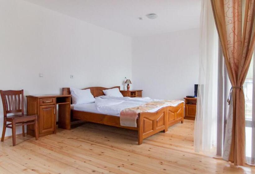 ペンション Guest House Lŭgŭt