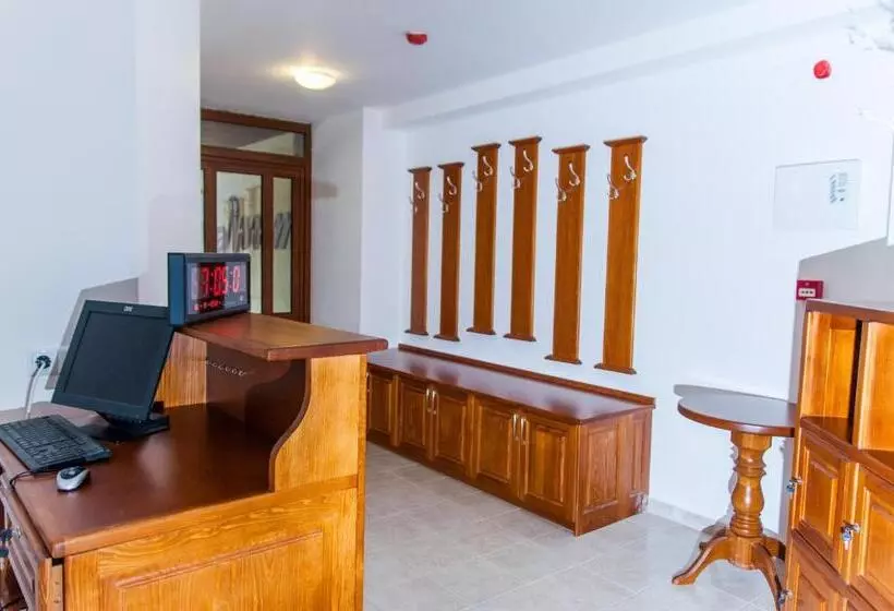 Majatalo Guest House Lŭgŭt