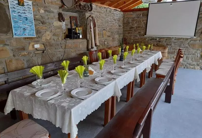 Majatalo Guest House Lŭgŭt