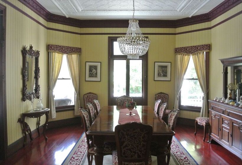 Wiss House Bed And Breakfast