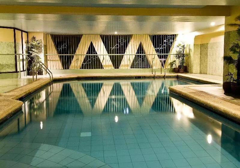 בית מלון כפרי Berjaya Makati