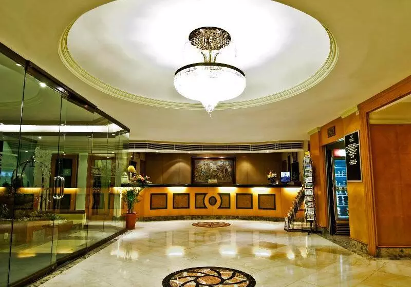 בית מלון כפרי Berjaya Makati