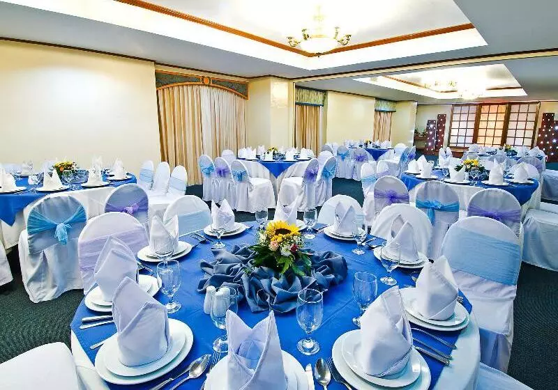 בית מלון כפרי Berjaya Makati