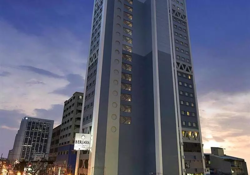 בית מלון כפרי Berjaya Makati