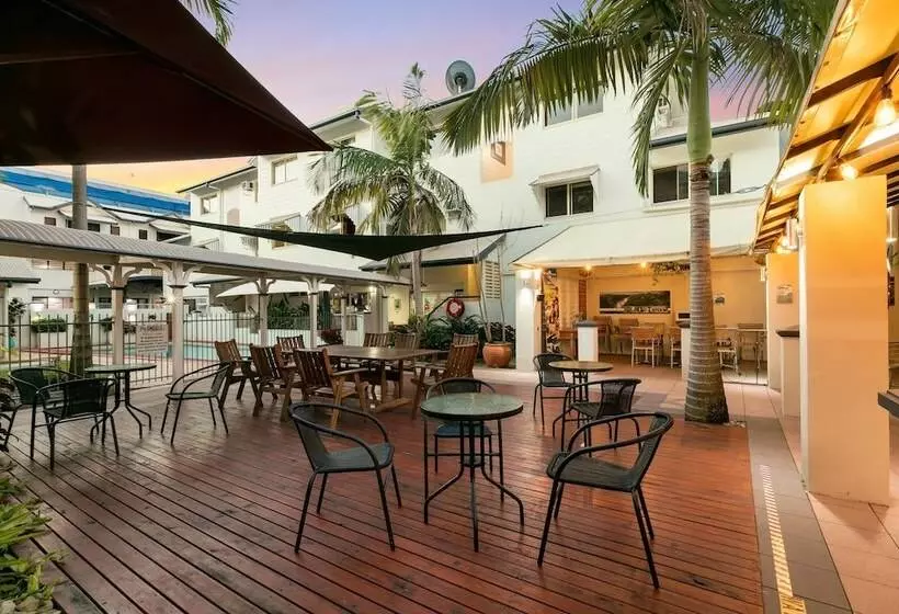 فندق Cairns Queens Court