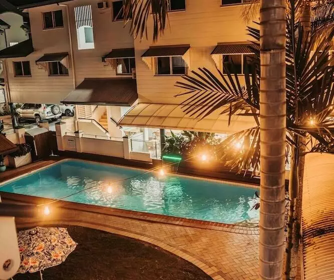فندق Cairns Queens Court