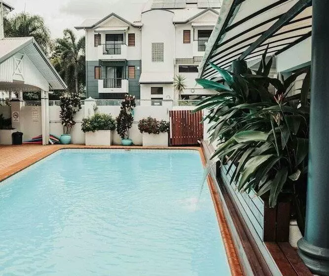 فندق Cairns Queens Court