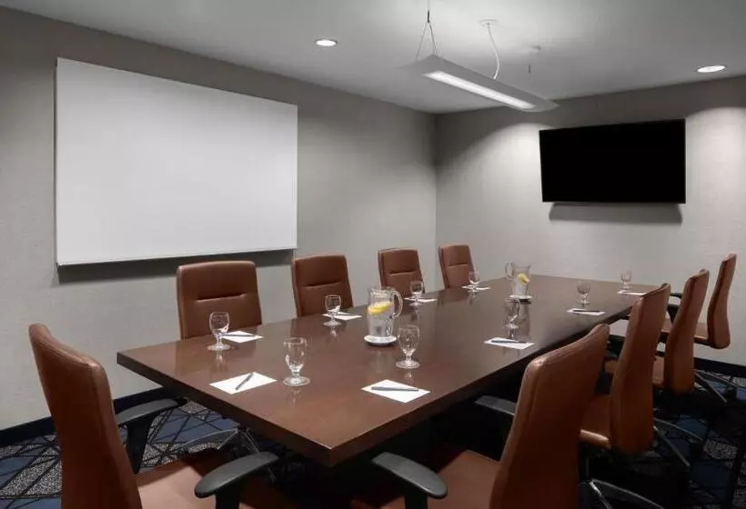 Отель Courtyard Los Angeles Burbank Airport