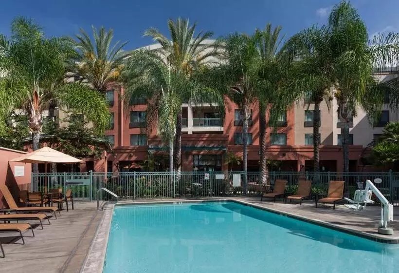 Отель Courtyard Los Angeles Burbank Airport