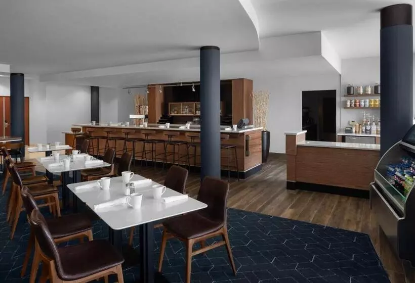 Отель Courtyard Los Angeles Burbank Airport