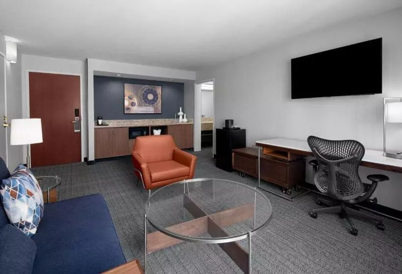 Отель Courtyard Los Angeles Burbank Airport