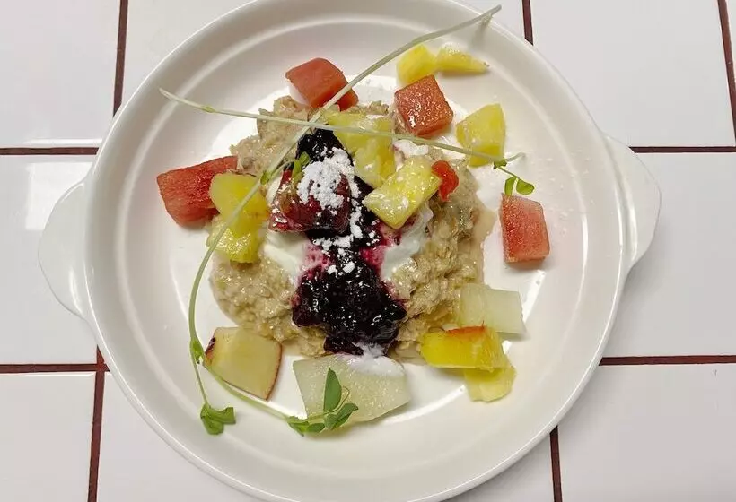 Отель George Williams